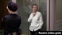Алсу в зале суда.