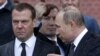 Медведев грозит Лондону "изъятием ценностей Британской короны"