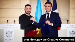 Франція погодилася прискорити процес постачання в Україну винищувачів Mirage, каже Володимир Зеленський