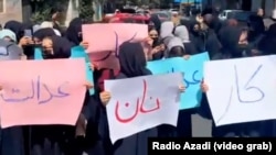 تعدادی از زنان که از حکومت طالبان خواهان حقوق شان اند
