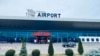 Călătorii sunt îndemnați să se prezinte la aeroport cu cel puțin trei ore înainte de zborul planificat pentru a evita aglomerația.