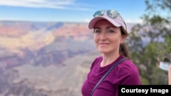 Jurnalista Alsu Kurmașeva are cetățenie rusă și americană.