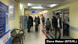 Люди в поликлинике города Темиртау. Карагандинская область, 17 сентября 2019 года.