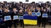 Олександра Матвійчук, Юлія Паєвська, Іван Федоров, Ярослав Божко та Олександр Чекригін разом із президенткою Європарламенту Робертою Мецолою після вручення Премії Сахарова народу України та президенту Володимиру Зеленському, Страсбург, 14 грудня 2022 року