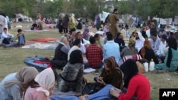 شماری از خانواده های افغان که در جریان کمتر از دو سال گذشته مجبور به ترک افغانستان شده و حالا در پاکستان به سر می برند
