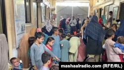 تعدادی از زنان و کودکان افغان که در پاکستان بازداشت شده و به زندان افگنده شدند
