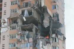 Фотографија од станбена зграда погодена при ракетирањето во Киев, 26 февруари 2022