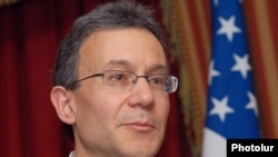 Заместитель помощника госсекретаря США Дэниэл Розенблюм.
