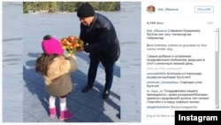 Президент Ислам Каримов получил на 78-летие букет цветов от младшей внучки Сафии. 