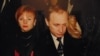 Putin la înmormântarea lui Anatoli Sobceak, mentorul său politic și căruia îi este atribuită comanda tonei de heroină ascunsă în conserve de carne de vită de la cartelul din Cali