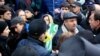 Прихильники свободівців відтісняють студентів (фото надане координаційною студрадою Львова)
