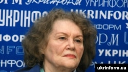 Ліна Костенко під час прес-конференції з журналістам присв'яченій історико-культурологічним експедиціям по Чорнобильській зоні 