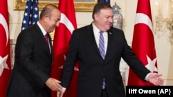 ԱՄՆ պետքարտուղար Մայք Փոմփեո և Թուրքիայի ԱԳ նախարար Մևլութ Չավուշօղլու, արխիվ