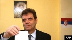 Vojislav Koštunica na glasanju