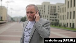 Уладзімер Някляеў у майцы «Свабоду Мікалаю Статкевічу»