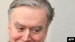 В настоящее время сопредседатели Женевской дискуссии во главе с Пьером Морелем выехали в Абхазию, где планируется проведение аналогичных консультаций