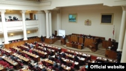 В черкесском сообществе конференцию считают кремлевским ответом на аналогичную конференцию в Тбилиси и обращение представителей черкесской диаспоры к парламенту Грузии с просьбой признать геноцид черкесов в ходе Кавказской войны 19 века