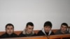 Четверо из 29 узбекских беженцев-мусульман (второй справа - Олимжон Холтураев) в ожидании судебного заседания в Алмалинском районном суде. Алматы, 11 марта 2011 года.