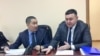 Адвокаты Ерлан Газымжанов и Аманжол Мухамедьяров (справа) в Есильском районном суде. Нур-Султан, 19 февраля 2020 года.