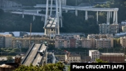 Pamje nga ura e shembur në Itali.
