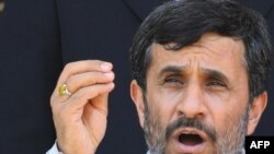 رئیس جمهوری ایران می گوید، فکر ایجاد مانع در برابر پیشرفت ایران با تحریم «خیالی بچگانه و اشتباهی بزرگ» است