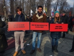 Demonstrați care cer aflarea celor care au ordonat asasinarea lui Boris Nemțov