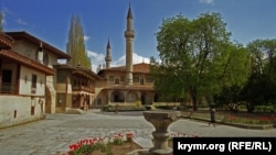Palatul Khan din secolul al XVI-lea, din Bakhchisaray, este o altă comoară istorică din Crimeea, ce ar putea fi amenințată pe fondul alertelor cu privire la lucrările dubioase de renovare.