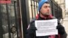 Иван Климов снова вышел на пикет к Генпрокуратуре России по поводу стройки, разрушающей окрестные дома