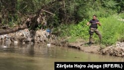 Pamje nga kërkimet që po zhvillohen edhe në Maqedoni për dy policët e zhdukur nga Kosova.