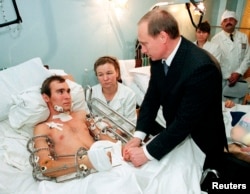 Нохчийчохь чов хиллачу салтичуьнга хьожуш ву Путин, 1999 шеран Iай