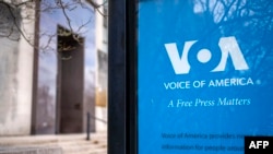 Un indicator către postul american Voice of America - Washington, DC 