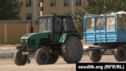 В Узбекистане часто встречаются случаи аварии из-за устарелости запчастей тракторов и неисправности в прицепах фонарей внешнего освещения.