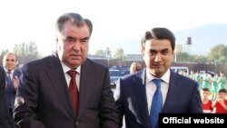 Президент Таджикистана Эмомали Рахмон (слева) и его сын Рустам Эмомали.
