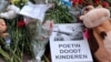 Цветы и детские игрушки у посольства Нидерландов в Киеве, 18 июля 2014 