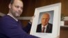 После обнародования результатов президентских выборов по всей Чехии стали снимать со стен портреты Вацлава Клауса