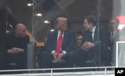 Дональд Трамп і Ілан Маск на пахаваньні Кэрка