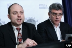 Kara-Murza și Nemțov în 2014, la o conferință despre corupția și abuzurile din jurul Olimpiadei de iarnă de la Soci.