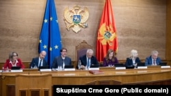 Članovi POSP za predsjedavajućim stolom Skupštine Crne Gore