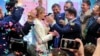 Володимир Зеленський, його дружина Олена та його команда, радіють результатам екзит-полу. Київ, 21 квітня 2019 року