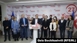 К этому бойкоту присоединилась партия «Стратегия Агмашенебели»
