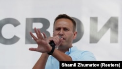 Alexei Navalnîi a fost una din puținele voci critice la adresa lui Vladimir Putin și a dezvăluit mai multe scandaluri de corupție de la Kremlin