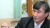 Оппозиционный политик Жасарал Куанышалин выступает на заседании круглого стола по теме транзитного президентства. Алматы, 15 ноября 2010 года.