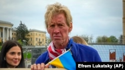 Ryan Wesley Routh participă la un miting în Kiev în aprilie 2022.