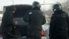 Досмотр машины в Жанаозене. 19 декабря 2011 года. Фото предоставлено Еленой Костюченко, корреспондентом российской "Новой газеты".