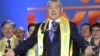Нурсултан Назарбаев, президент Казахстана, лидер партии "Нур Отан", принимает поздравления после выборов парламента. Астана, 16 января 2012 года. 