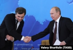Vladimir Putin cu Vladislav Surkov.