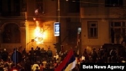 Paljenje Ambasade SAD u Beogradu