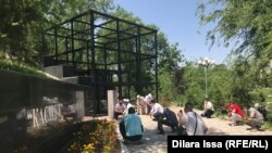 Актывісты ўшаноўваюць памяць ахвяраў палітычных рэпрэсіяў. Шымкент, Казахстан, травень 2020 г.