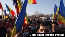 Liderul AUR, George Simion, participă la un protest împotriva măsurile de combatere a Covid-19.