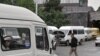 Требования протестующих – отменить результаты конкурсных торгов, проведенных в декабре, по результатам которых более трехсот линий получают в собственность новые компании